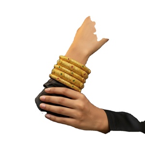 กำไลเจ้าสาวเคลือบสีทองและทันสมัยหรูหราพร้อมกำไลข้อมือแต่งงานแบบดั้งเดิมของ Kundan - Product Image 1