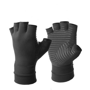 Gants demi-doigts en maille respirante unisexe pour l'été, en polyester et lycra, à enfiler - Product Image 4