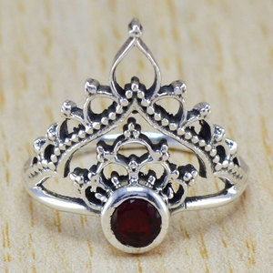 Bague ronde facettée en grenat en argent sterling 925 sur mesure, OEM ODM, marque privée, vente en gros - Product Image 1