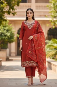 Ensemble Kurti et pantalon en tissu de soie de coton pur, coupe droite, bordure semi-cousue, couleur unie, haute brillance, pour tenue de mariage - Product Image 4