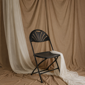Silla Plegable con Respaldo de Láminas, Asiento de Plástico, Estructura Metálica, Diseño Minimalista, Uso en Jardín Exterior, Duradera, Impermeable, Apilable - Product Image 1