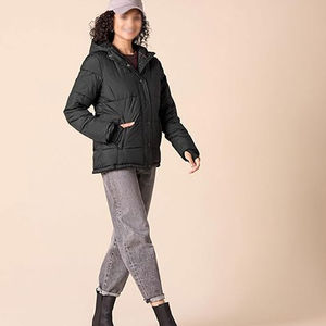 Chaqueta Acolchada Negra para Mujer con Capucha Desmontable, Manga Larga, Largo Regular, Ropa de Invierno, Color Sólido, Cierre de Botones - Product Image 3