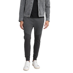 Camiseta al por mayor con logo impreso, pantalones deportivos ajustados con parches, 100% poliéster. - Product Image 1