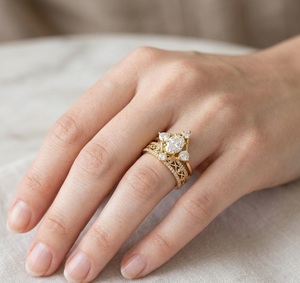 Bague de fiançailles Art Déco ovale en diamant avec accent trilobé, en or jaune 14 carats, diamant de laboratoire, sertissage géométrique en forme de cerf-volant, bague de mariage - Product Image 5