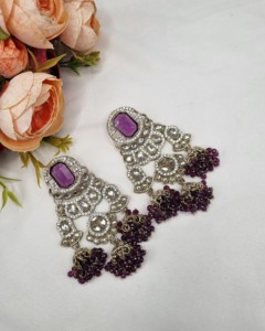 Boucles d'oreilles pendantes Jhumki ethniques en cristal taillé radiant, bijoux de créateur pour femmes, pour mariage et occasions festives, vente en gros - Product Image 1
