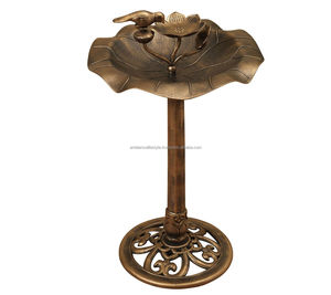 Bain d'oiseaux en métal de qualité supérieure, décoratif pour jardin extérieur, sur piédestal, durable, finition résistante à la rouille, pour l'aménagement paysager de jardin. - Product Image 2