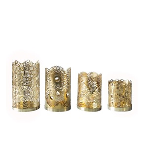 Porte-bougie votif en métal avec un design découpé complexe pour une utilisation élégante lors de mariages, de fêtes et de décorations d'événements - Product Image 2