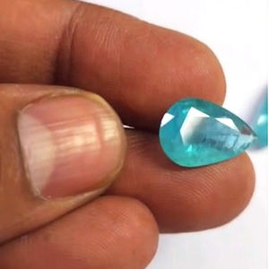 Lote de 3 esmeraldas verdes naturales facetadas en forma de pera de 15.8 quilates y 5 espinelas naturales facetadas ovaladas de 9.7 quilates - Anuncio reservado - Product Image 3