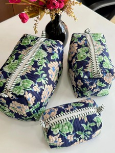Juego de 3 Bolsas Cosméticas Florales con Cierre, Bolsas Organizadoras de Maquillaje Acolchadas para Mujer, Estilo Clásico, Material Textil - Product Image 2