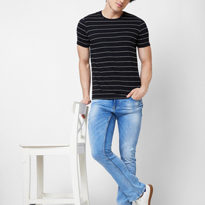 T-shirt à manches courtes en tricot rayé noir pour homme, col rond, coupe ajustée, style décontracté - Product Image 2