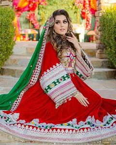 Robe de mariage traditionnelle africaine Kuchi, robe de fête trois pièces en velours brodé de pièces rouges 2023 - Product Image 2