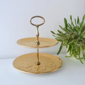 Support à gâteau décoratif en laiton de qualité supérieure avec deux plateaux et poignée pour la présentation en boulangerie, la décoration intérieure, la décoration de table, l'utilisation en cuisine - Product Image 3