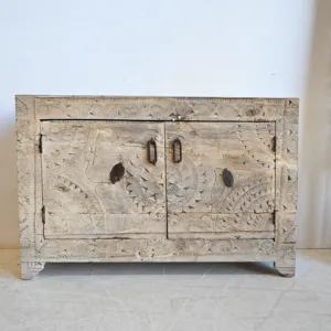 Aparador de Madera Reciclada Vintage con Puertas Dobles Talladas a Mano, Acabado Rústico Desgastado, Mueble de Almacenamiento - Product Image 1