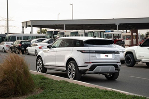 Nuevo Land Rover Range Rover Evoque R Dynamic SE AWD Turbo 4.1-6L Gasolina 400 CV Automático R20 Oscuro Volante a la Izquierda 2026 - Product Image 2