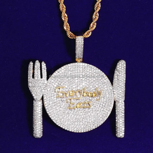 Pendentif unisexe en or jaune 14K plaqué rhodium avec diamant de laboratoire de 0,71 ct taille radiant, certifié IGI, personnalisable, style Hip Hop - Product Image 1