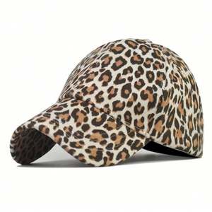Casquette de baseball tendance en daim végétalien imprimé léopard pour femme, collection Printemps-Été, idéale pour la protection solaire et les activités sportives en extérieur - Product Image 5