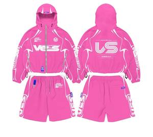 Ensembles de survêtements personnalisés pour femmes, style streetwear, 100% coton, 2 pièces : short et crop top à capuche, effet délavé, ensembles sportifs deux pièces, idéal pour un cadeau. - Product Image 6