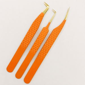 Ensemble de pinces à sourcils premium en acier inoxydable orange, à pointe inclinée, écologiques, durables, pour isolation de volume, courbées et de précision - Product Image 3