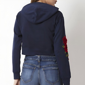 Meilleur article de la collection : Sweat à capuche court pour femme au design attrayant, disponible en plusieurs tailles, couleur personnalisable, en tissu pur. - Product Image 3