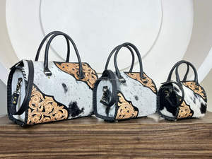 กระเป๋าหนังวัวแท้ลายดอกไม้สไตล์ตะวันตก งานแฮนด์เมด สำหรับงาน March Expo  รับผลิตแบบ OEM ODM ขายส่ง กระเป๋าสะพายไหล่ - Product Image 5