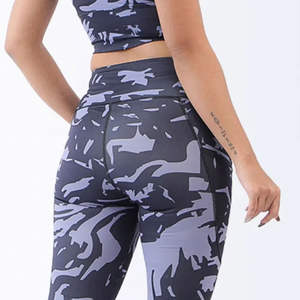 Leggings Deportivos de Cintura Media para Mujer, Alta Calidad, Diferentes Tallas, Hechos en Pakistán, Spandex con Encaje y Logotipo, Largo hasta la Rodilla - Product Image 6