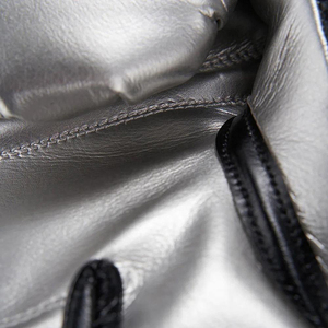 Gants de boxe Fly en cuir véritable de qualité supérieure, noirs et argentés, légers, respirants, professionnels, pour l'entraînement de boxe Fly - Product Image 3