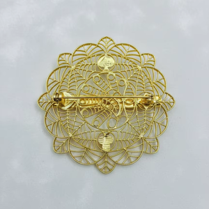 Peigne à cheveux MOLL JEWELLERS vintage plaqué or, fait main, écologique, étanche, élégant, en alliage, avec coquillages, pompons, fleurs et paillettes - Product Image 1