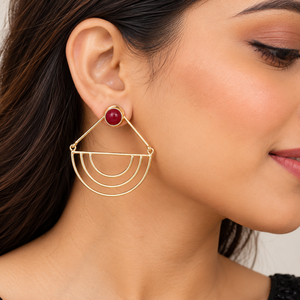 Expédition Rapide Boucles d'oreilles classiques plaquées or antique avec zircon serti clos et pierre rouge pour femme Fournisseur en gros - Product Image 5