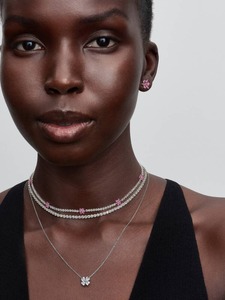 Elegante Collar de Diamantes con Flores Rosadas en Oro Sólido de 18K |   Collar de Lujo con Colgante de Flor para Mujer, Diseño de Zafiro Rosa, Regalo - Product Image 4