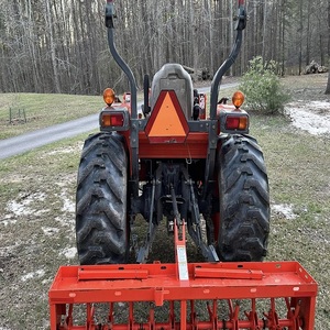รถแทรกเตอร์อเนกประสงค์ Kubota L3240 ประสิทธิภาพสูง ราคาประหยัด กำลังเครื่องยนต์ดีเซลที่เชื่อถือได้ พร้อมระบบควบคุมที่สะดวกสบายสำหรับผู้ขับขี่ - Product Image 4