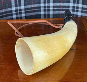 Cuerno Vikingo Ecológico Hecho a Mano en India con Acabado Pulido y Sonido Auténtico para Festivales - Product Image 4