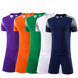Ensemble de maillots de football personnalisés en sublimation violette, respirant, à séchage rapide, uniforme de football pour hommes adultes, tenue d'entraînement - Product Image 6