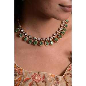 Ensemble collier et boucles d'oreilles en émeraudes CZ de créateur, style Kundan, bijoux de mariage pour femmes - Product Image 5