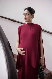 Faldas Midi Casuales Tejidas para Mujer, Marca Gentlemom, OEM/ODM, Elásticas, Cintura Elástica, Estilo Trompeta/Sirena, Mezcla de Satén y Seda, Hechas en Vietnam - Product Image 4