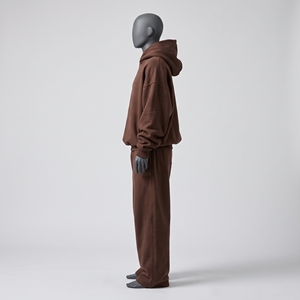 Ensemble de survêtement oversize marron chocolat pour homme, comprenant un sweat à capuche en chenille avec lettres couleur tan et un pantalon de survêtement à jambes larges marron foncé avec logo sur la jambe - Product Image 5