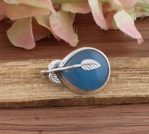 Charmes en chalcédoine aqua naturelle, feuilles, argent sterling 925, bijoux botaniques vintage, collier en pierre bleue, inspiré de la nature, vente en gros - Product Image 4