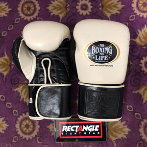 ถุงมือชกมวยหนังวัวแท้แบบผูกเชือก รุ่น Custom No Boxing no Life สำหรับฝึกซ้อมและแข่งขัน ซึมซับเหงื่อ แห้งเร็ว รับผลิตแบบ OEM จำนวนมาก - Product Image 1