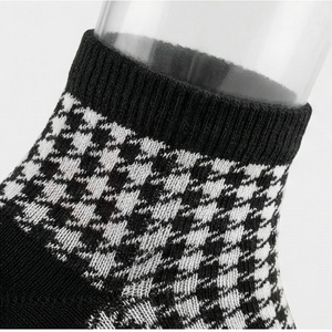 Chaussettes courtes pour hommes, motif pied-de-poule, tricotées, noir et blanc, usage quotidien, style classique - Product Image 4