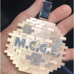 Pendentif personnalisé en moissanite VVS scintillante, design personnalisé, lettres de nom serties de pierres, collier en or blanc - Product Image 1