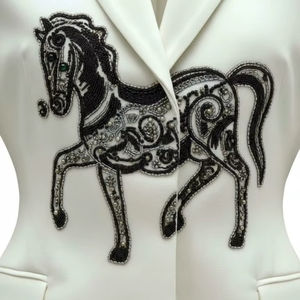 AWAIS HOUSE Manteau court d'hiver uni rouge en velours de soie italienne et polyester anti-plis pour femme, brodé de cristaux et perles - Product Image 1