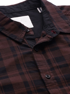 Chemise à carreaux à manches courtes pour homme, coupe classique, motif tissé décontracté, style à carreaux noirs et rouges - Product Image 6