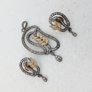 Ensemble collier et boucles d'oreilles pendantes RAY FINE ORNATES en laiton plaqué or avec zirconiums cubiques, certifié IGI, bijoux tendance pour femme - Product Image 3