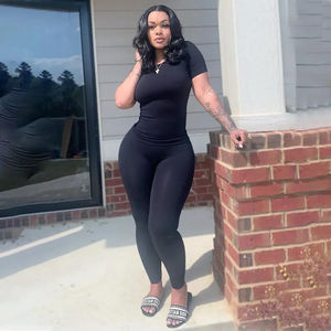 ชุดวอร์มกีฬาสองชิ้นสำหรับผู้หญิงแบบสั่งทำพิเศษ ผ้าร่องยืดหยุ่นสูง สีพื้น ไซส์ใหญ่ ระบายอากาศได้ดี น้ำหนักเบา สำหรับยุโรป - Product Image 3