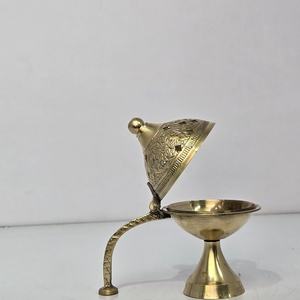 Quemador de incienso de latón Dhoop Dani Pooja con tapa grabada, artesanía tradicional india para decoración del hogar, religiosa, ecológica, para otoño - Product Image 5