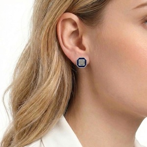 Pendientes de Oro Blanco de 18K con Zafiro Azul Natural y Diamantes Baguette Cuadrados con Halo, Estilo Art Deco Vintage para Banquetes de Negocios de Alta Gama - Product Image 2