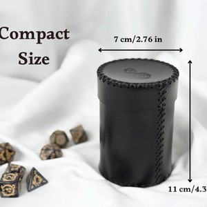 Magnifique ensemble de coupelles à dés en cuir faites à la main, personnalisables avec logo en relief, en cuir véritable tanné végétal, pour jeux de société et sportifs - Product Image 6