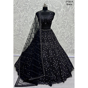 Collections de velours de vêtements de mariée indiens pour la mariée avec le travail de Zarkhan par Fabzone - Product Image 6