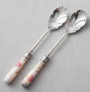 Cuillères de service vintage à manche floral, finition argentée, forme feuille, compatibles lave-vaisselle, ensemble de couverts pour usage domestique - Product Image 1