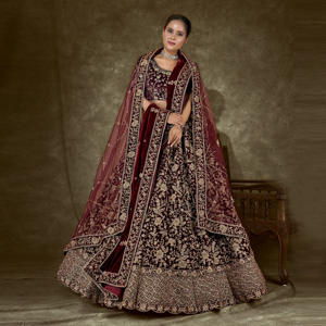Ensemble Lehenga Choli en velours de créateur, longueur ras du sol, richement orné |   Robe de soirée pour femme, sans plis, séchage rapide, pour mariage et Diwali - Product Image 3