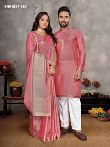 Colección Premium de Seda con Tejido a Cuadros y Borde Jacquard, Kurta de Manga Larga y Saree, Conjunto para Pareja, Exportador Indio - Product Image 6